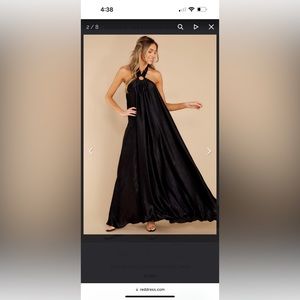 Floorlength, flowing black halter dress